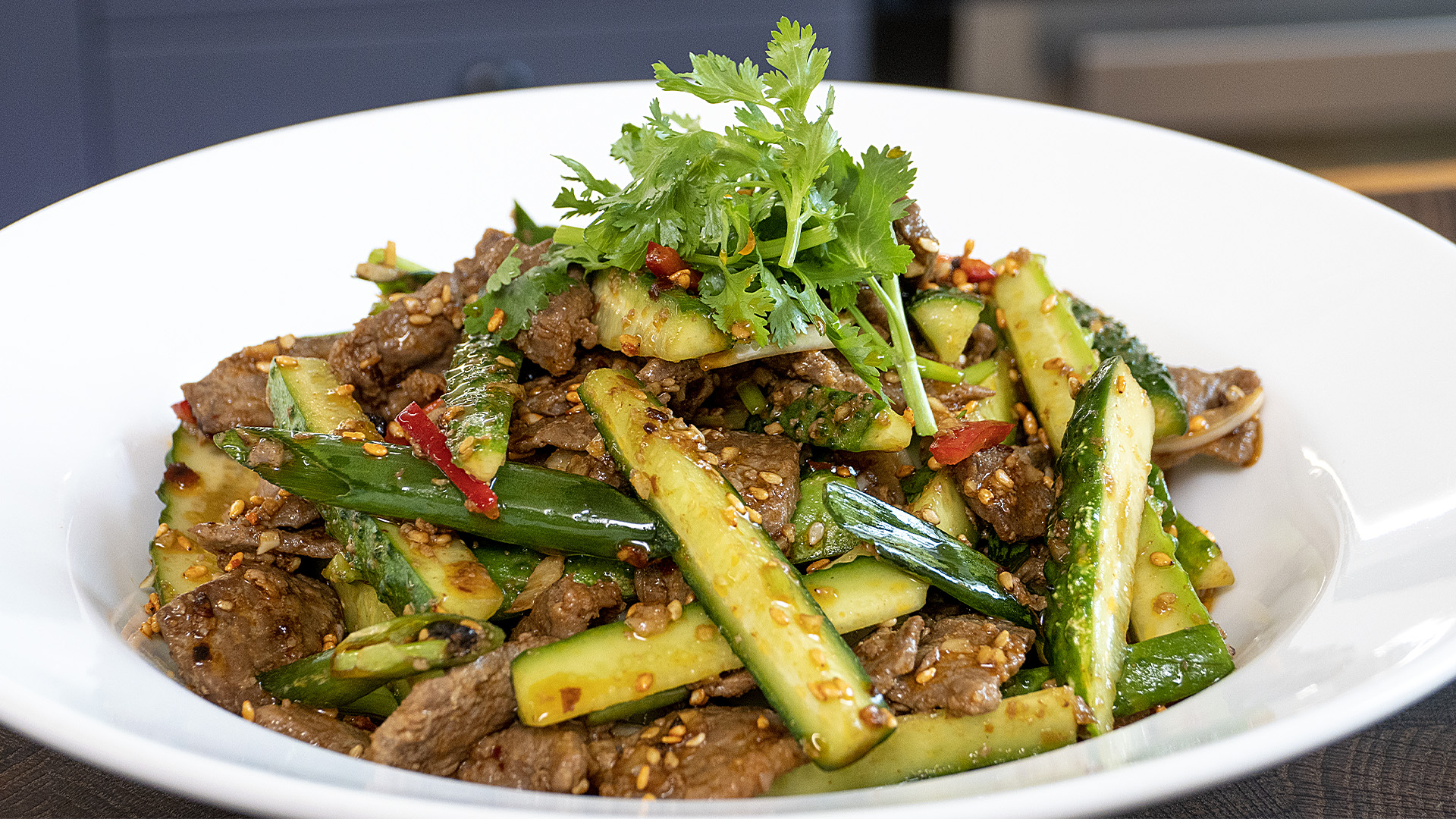 Салат с телятиной и огурцами